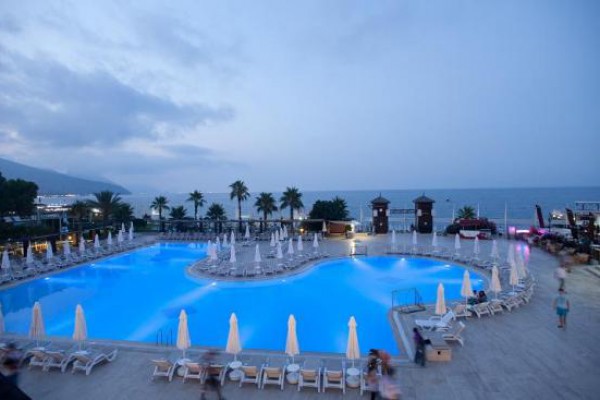 Crystal Flora Beach Resort