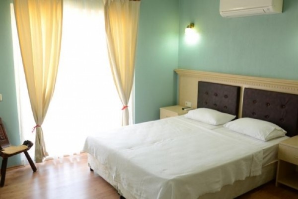 Edina Hotel