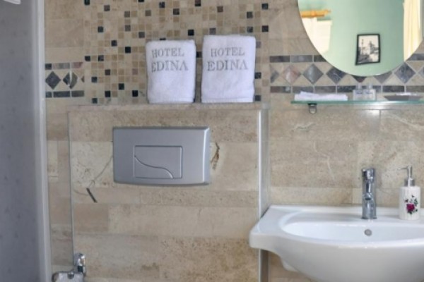 Edina Hotel