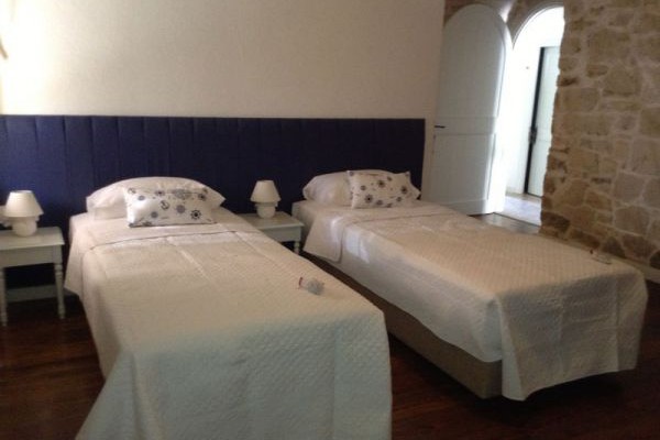 Eski Taş Otel Çeşme