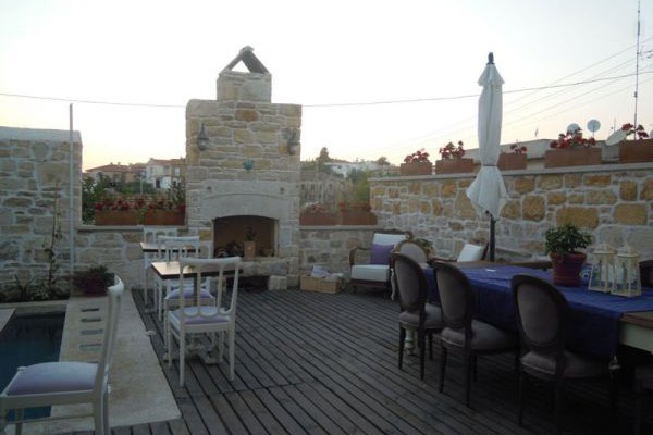 Eski Taş Otel Çeşme