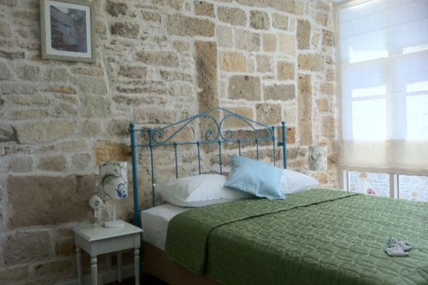 Eski Taş Otel Çeşme