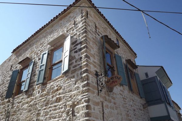 Eski Taş Otel Çeşme
