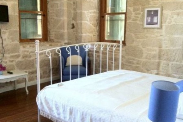 Eski Taş Otel Çeşme
