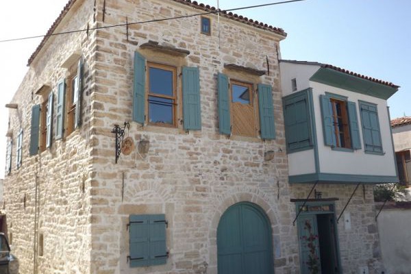 Eski Taş Otel Çeşme