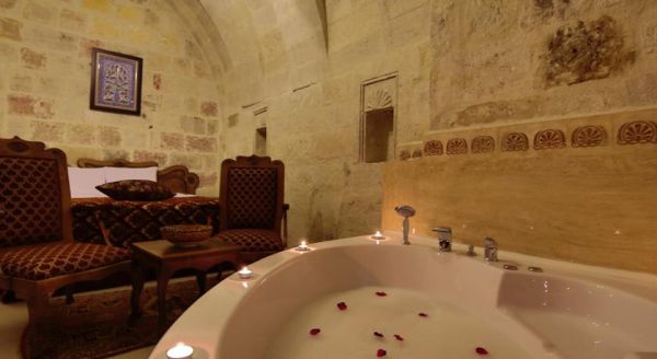 Fairyland Cave Hotel