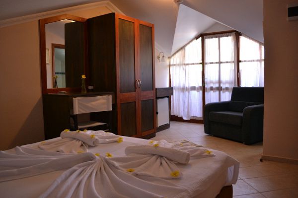 Grenadine Lodge