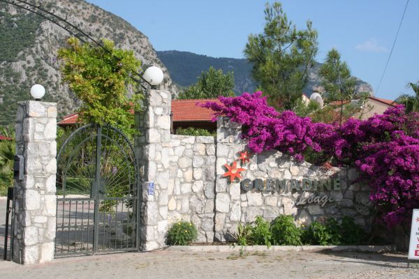 Grenadine Lodge