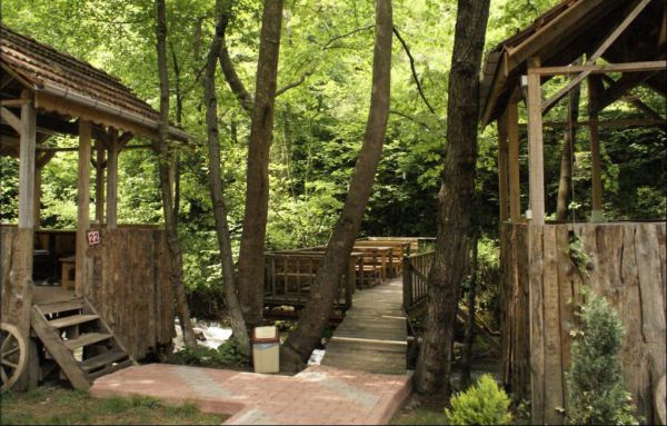 Karaaslan Alabalık Kamping Bungalow Tesisleri