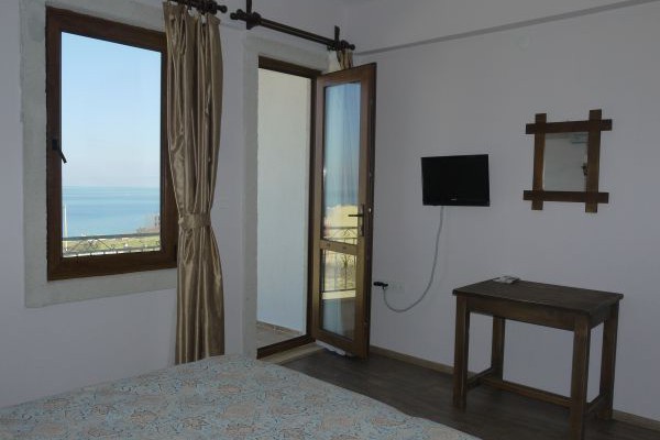 Karaburun Konak Otel