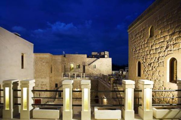 Kasr-ı Nehroz Hotel