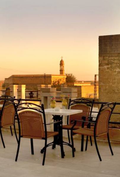 Kasr-ı Nehroz Hotel