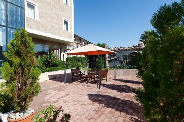 Larissa Garden Otel