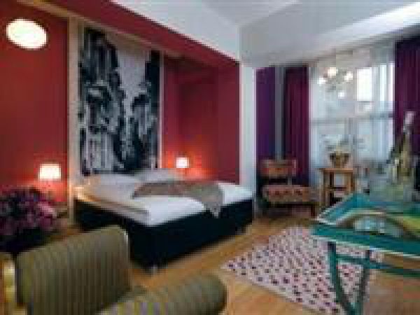 Lush Otel