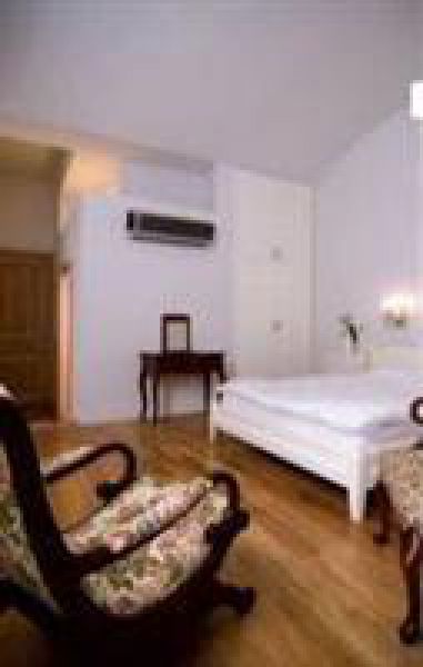 Lush Otel