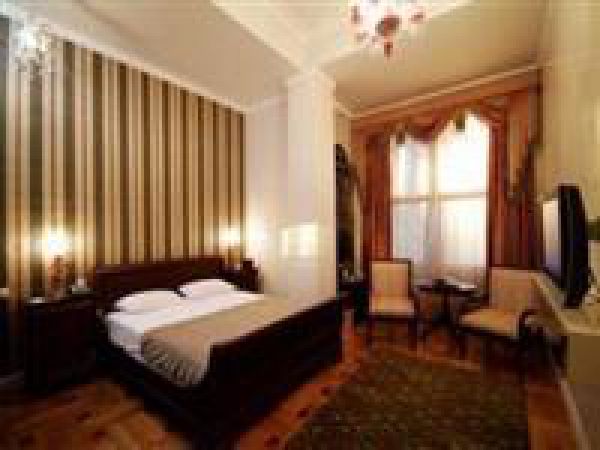 Lush Otel