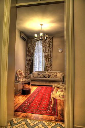 Ömer Hayyam Palace