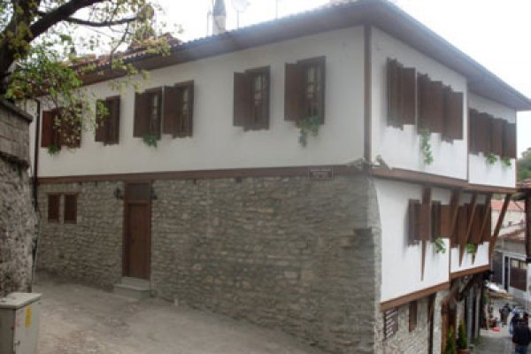 Özata Konakları
