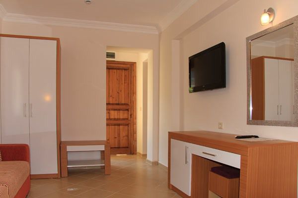 Perdikia Hill Family Resort & Spa