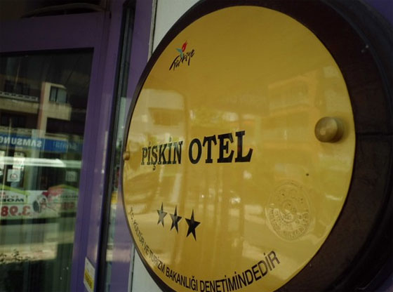Pişkin Otel