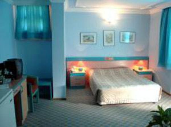 Rainbow Otel Çeşme