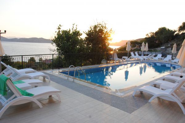 Saranda Club Otel