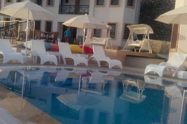 Saranda Club Otel