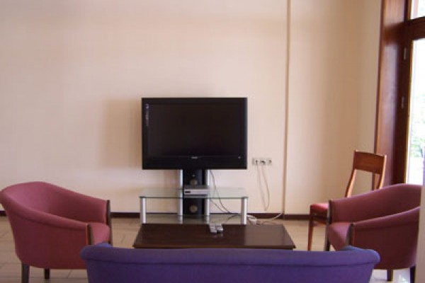 Simin Otel