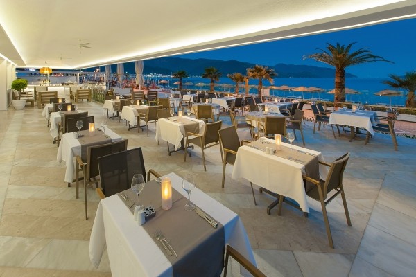 Sunprime Beachfront Hotel