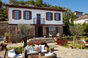 G&uuml;ll&uuml; Konak