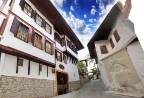 Şerbetci Konak