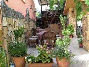 Sinter Terasse House