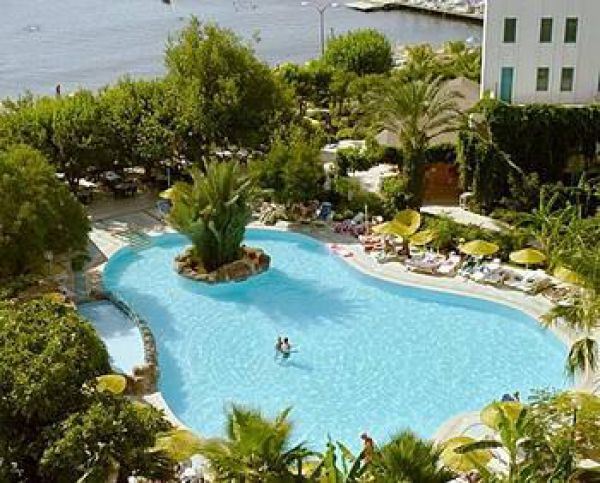 Tropical Hotel
