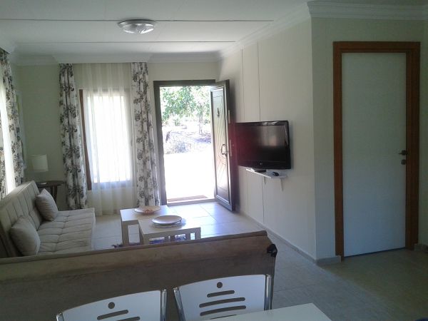 Yakamoz Tatil Evi