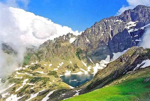 Kar&ccedil;al Dağları